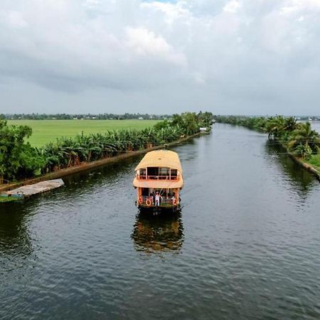 Vaishnav Tours Hotel Alappuzha Exterior photo