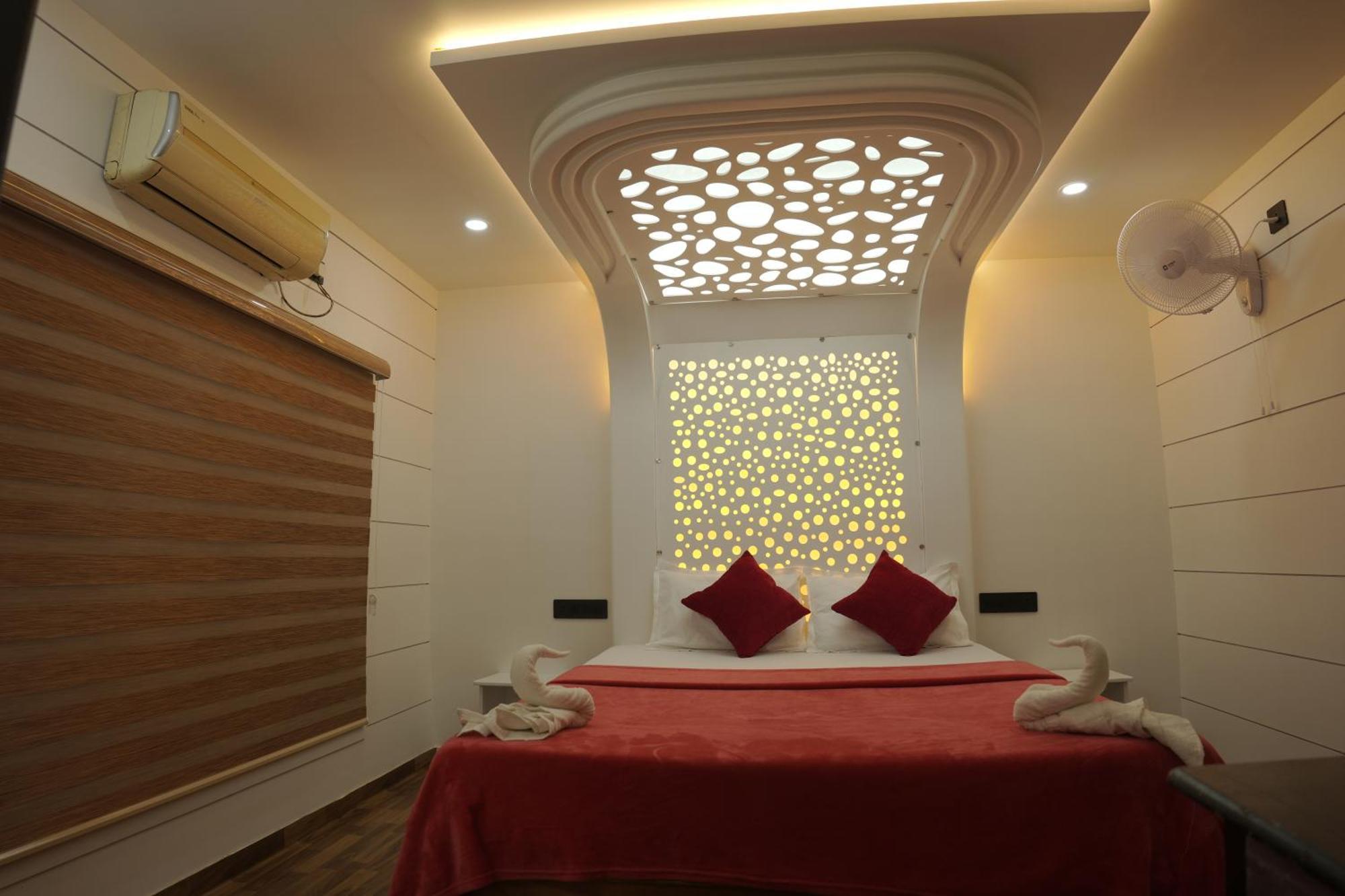 Vaishnav Tours Hotel Alappuzha Exterior photo